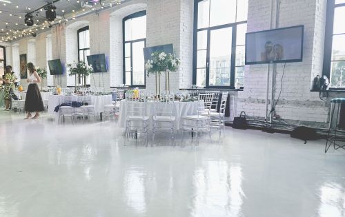 белый зал дял проведения свадьбы в Москве